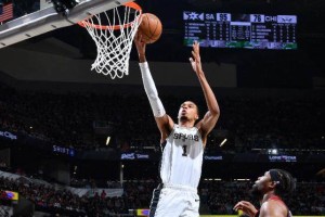 九游-8分40秒砍两双！文班亚马创NBA历史最快纪录
